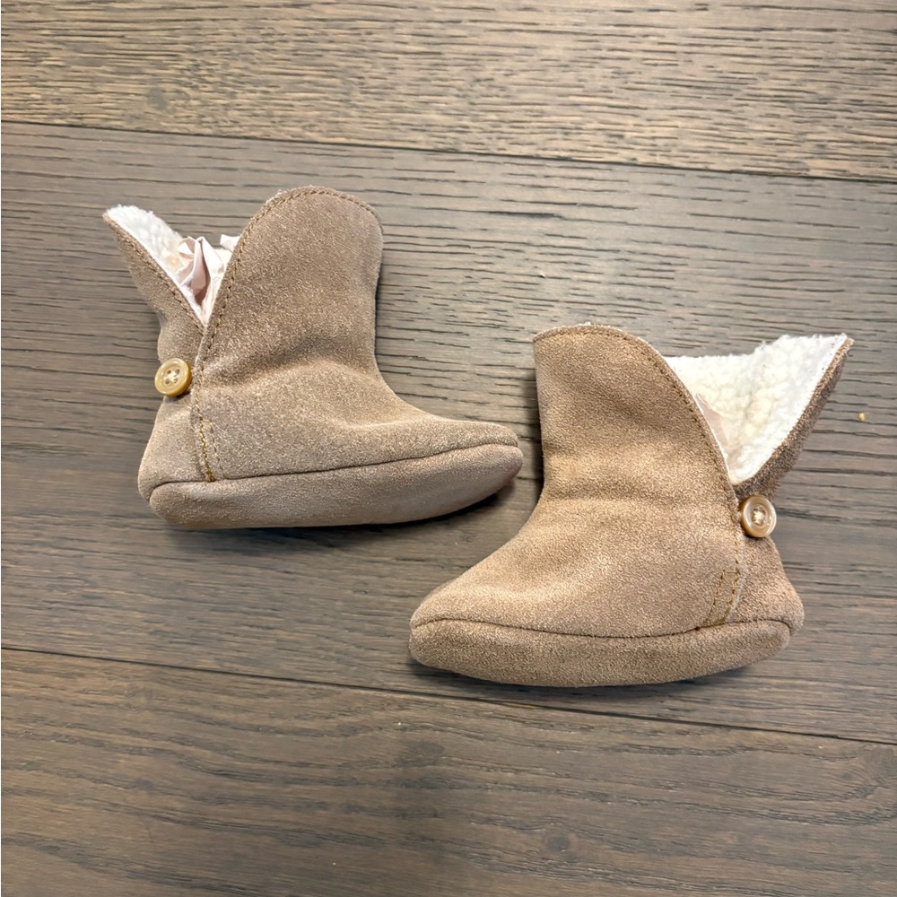 Baby gap suede warm Sherpa booties sz 6-12 mos brand new